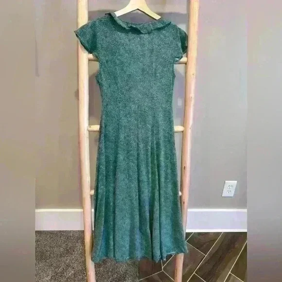 auguste green dress AUGUSTE ZELDA MIDI DRESS – Corner Surf Shop main image 0